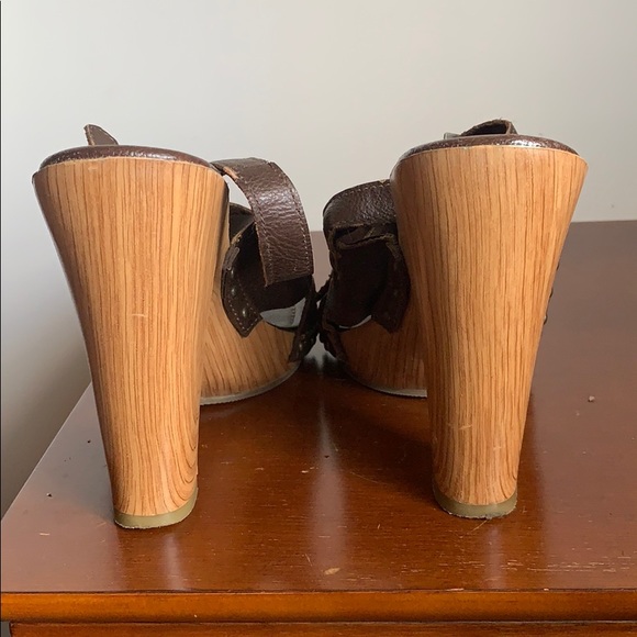 WOMANS SIZE 9 1/2 HEELS - Picture 3 of 3